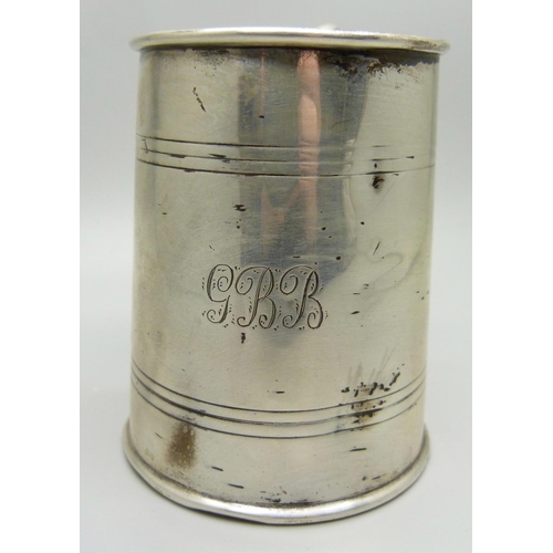 859 - A silver mug, 147g