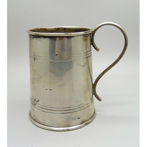 859 - A silver mug, 147g