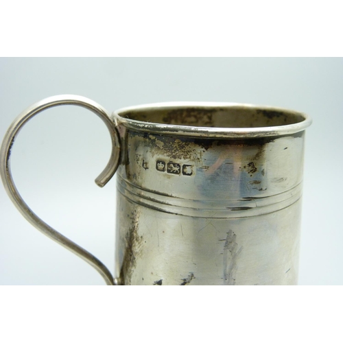 859 - A silver mug, 147g