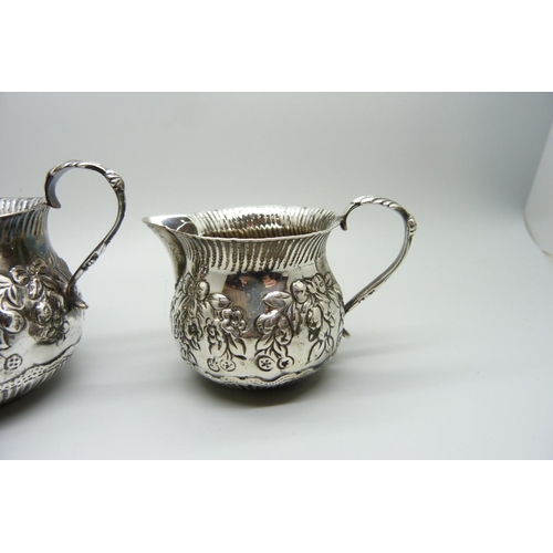 861 - A Victorian silver cream and sugar, Charles Stuart Harris, London 1890 and 1892, 135g