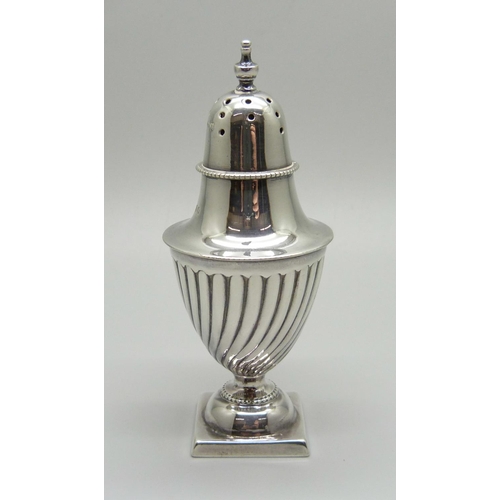 866 - A Victorian silver pepperette with screw top, London 1889, 36g