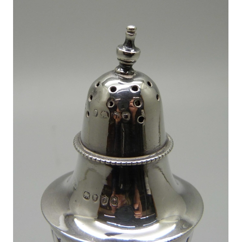 866 - A Victorian silver pepperette with screw top, London 1889, 36g