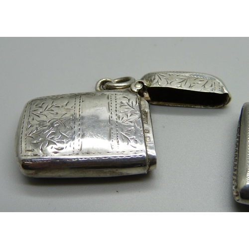 867 - Two silver vesta cases, one Birmingham 1912