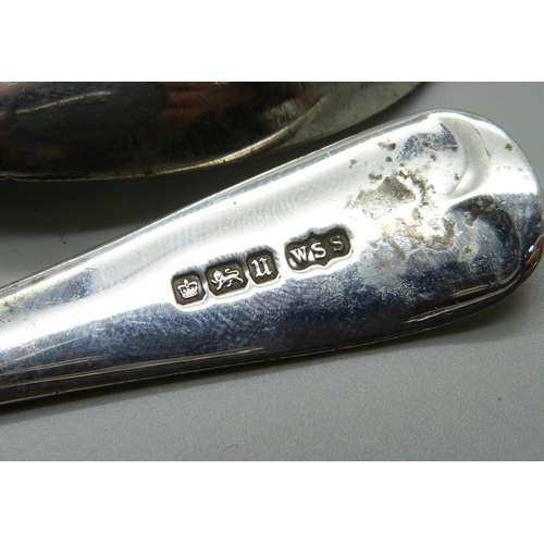 868 - Three silver spoons, a silver spoon, a/f, a pierced silver dish, 196g