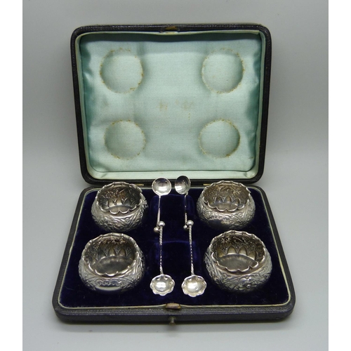 876 - A cased set of four silver salts and two pairs of silver spoons, 53g