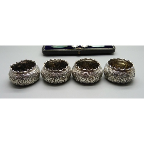 876 - A cased set of four silver salts and two pairs of silver spoons, 53g