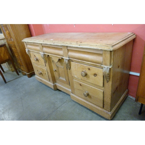 14 - A Victorian Lincolnshire pine dresser