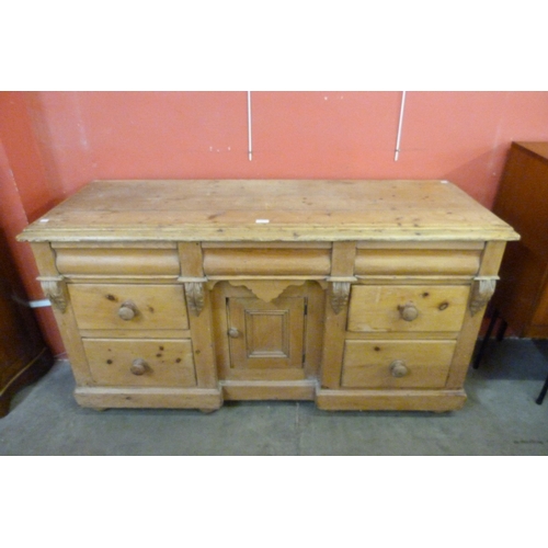 14 - A Victorian Lincolnshire pine dresser