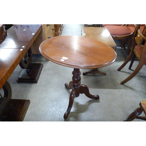 177 - A Victorian mahogany oval tripod occasional table