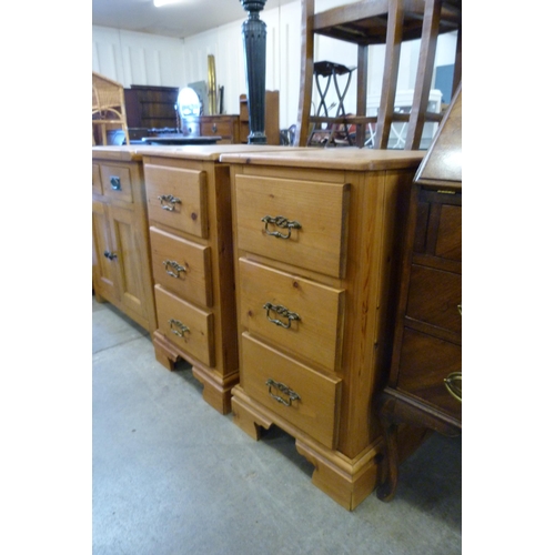 188 - A pair of Victorian style pine three drawer chests