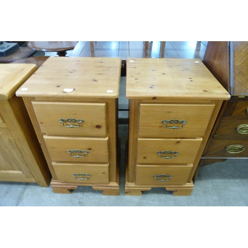 188 - A pair of Victorian style pine three drawer chests