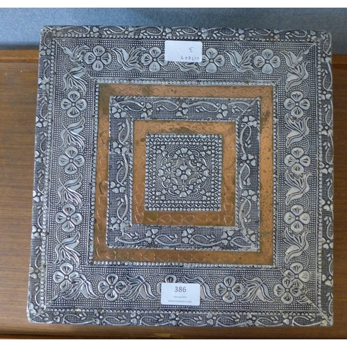 386 - An Indian silver covered serving stand