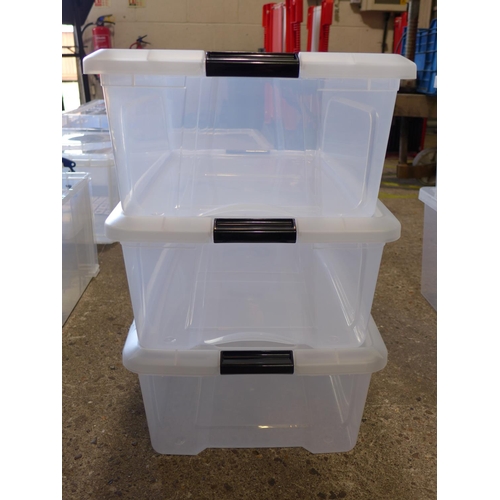 3041D - Three plastic storage boxes with lids (Damaged)