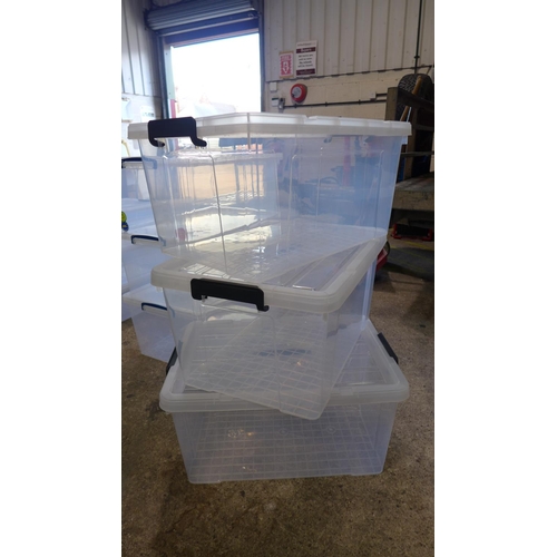 3041F - Three plastic storage boxes with lids and handles (Damaged)