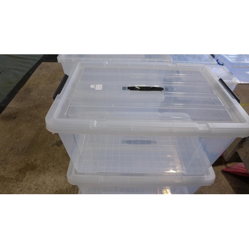 3041F - Three plastic storage boxes with lids and handles (Damaged)