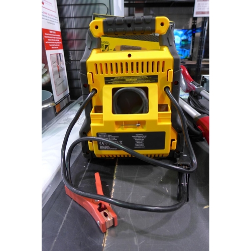 3055 - Cat Jump Starter 1200 Amp (Model: Cj1000Dxt)  (294-263)    * This lot is subject to vat