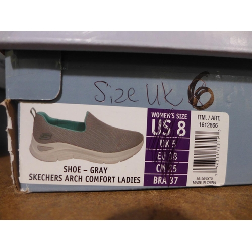 3841 - Pair of Ladies Light Grey Skechers, UK size 6  * This lot is subject to VAT