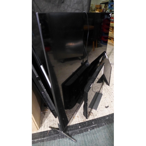 3358 - Six Mixed Brand Broken Screen TV's inc Hisense, Toshiba, Samsung, TCL  (294-1-5,9)    * This lot is ... 