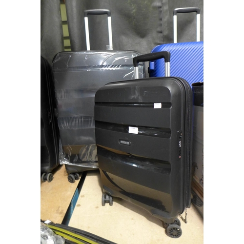 3366 - At 2 Pce Bon Air Dlx Hardside Luggage Set - , Original RRP £119.99 + vat   (294-103)    * This lot i... 