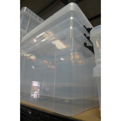 3408C - 3 plastic storage boxes with lids - Damaged