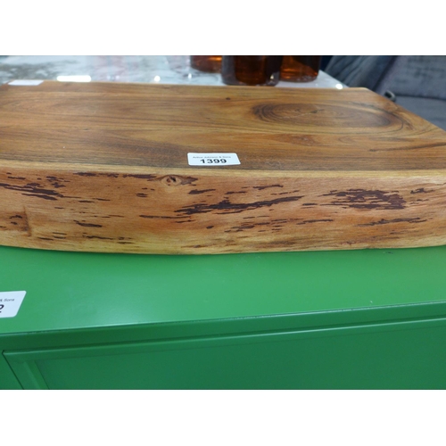 1399 - A wooden chopping board