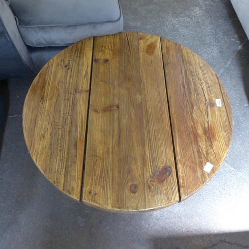 1498 - Circular rustic pine coffee table