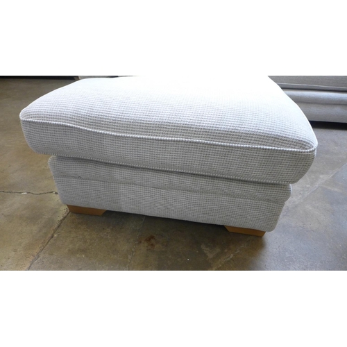 1530 - An oatmeal upholstered LHF corner sofa