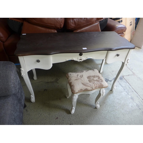 1561 - A dressing table with a contrast top and stool