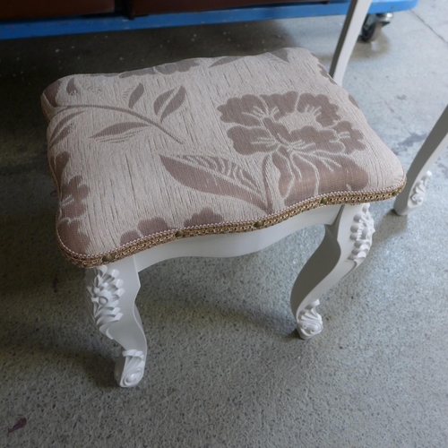 1561 - A dressing table with a contrast top and stool