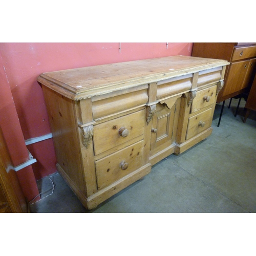 27 - A Victorian Lincolnshire pine dresser