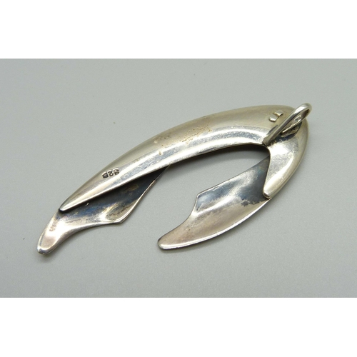 1001 - A Tianguis Jackson modernist silver pendant, 15g, 7cm