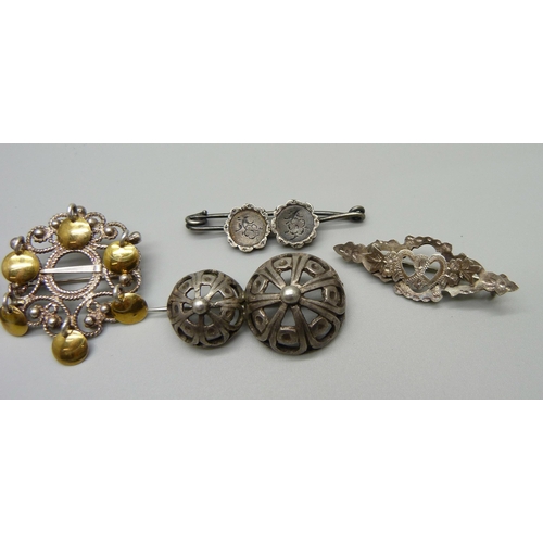 1002 - Six silver brooches including Norwegian marriage brooch, 42g