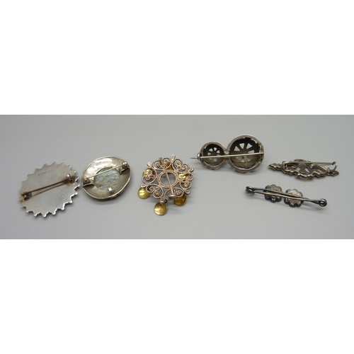 1002 - Six silver brooches including Norwegian marriage brooch, 42g