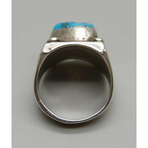 1032 - A hallmarked silver and turquoise ring, 19g, T