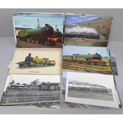 636 - A collection of postcards