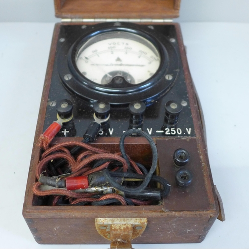 644 - A voltmeter