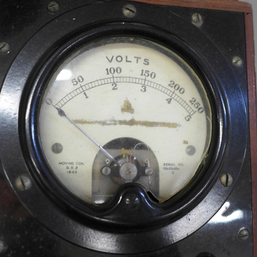 644 - A voltmeter