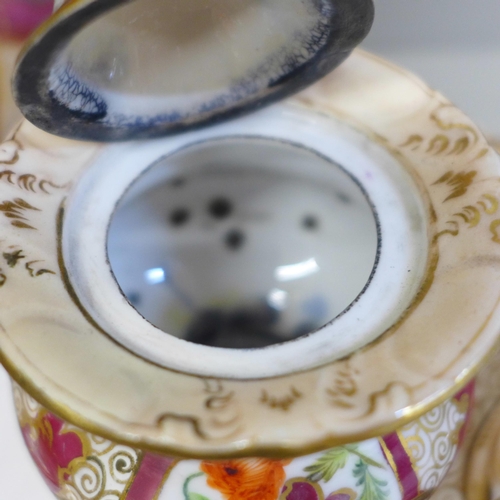 663 - A Davenport hand painted ink stand dish, circa 1820