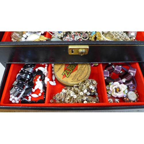 674 - A jewellery case and costume jewellery