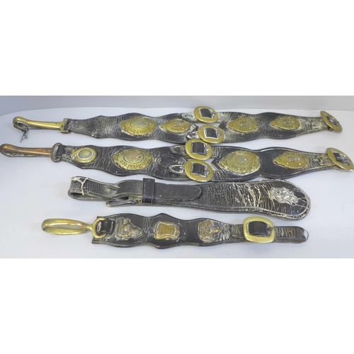 681 - Four items of horse brass tackle, two leather straps with Deighton Saddler Methuen brass plaques, Hu... 