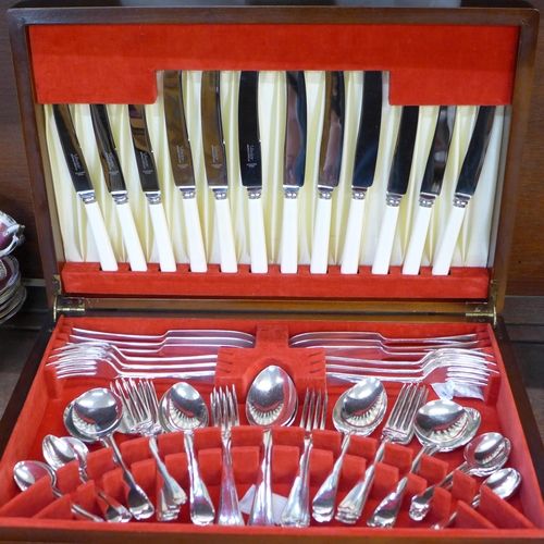 689 - A canteen of plated and stainless steel cutlery