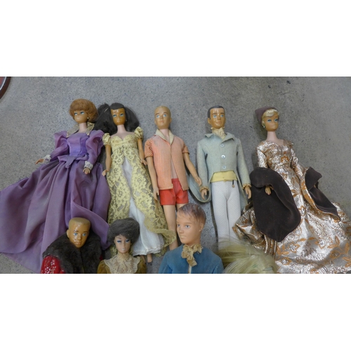 735 - A collection of Sindy and Ken dolls and other dolls (9)