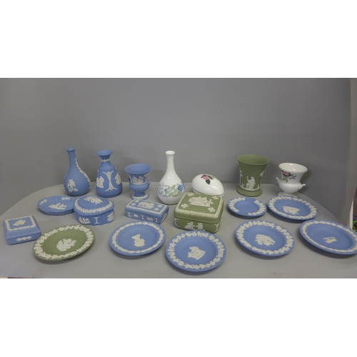 785 - A box of Wedgwood, Jasperware (blue and green), plus Clementine vase, small urn and oval trinket box