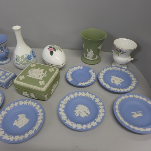 785 - A box of Wedgwood, Jasperware (blue and green), plus Clementine vase, small urn and oval trinket box