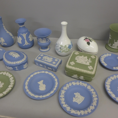 785 - A box of Wedgwood, Jasperware (blue and green), plus Clementine vase, small urn and oval trinket box