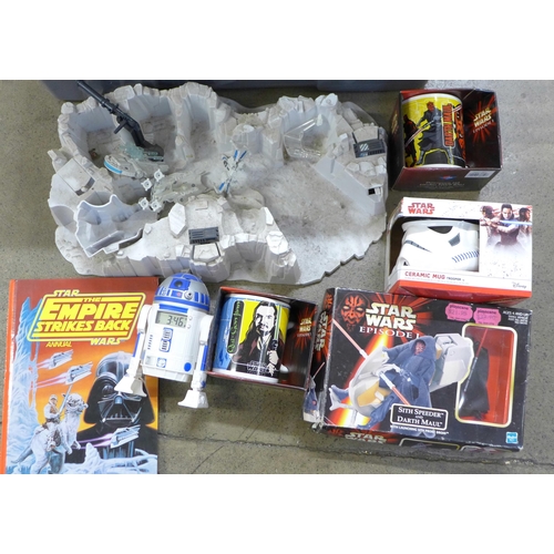 786 - A large box of Star Wars toys and merchandise