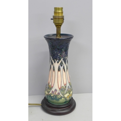 796 - A Moorcroft Cloony table lamp