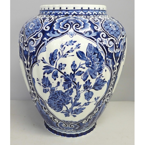 815 - A large Delft lidded vase, 49cm