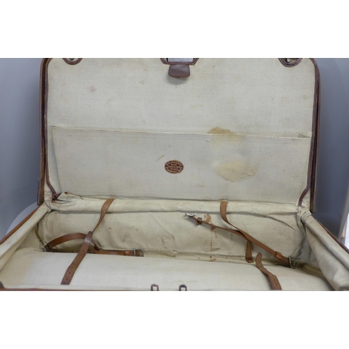 821 - A large leather Gladstone bag marked W.E. Jackson, Drury Hill, Nottingham