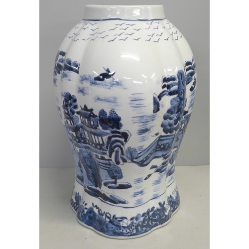 822 - An English oriental style blue and white lidded vase, 44cm